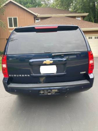 2007 Chevrolet Suburban 1500 LT 4x4 Automatic — photo 6