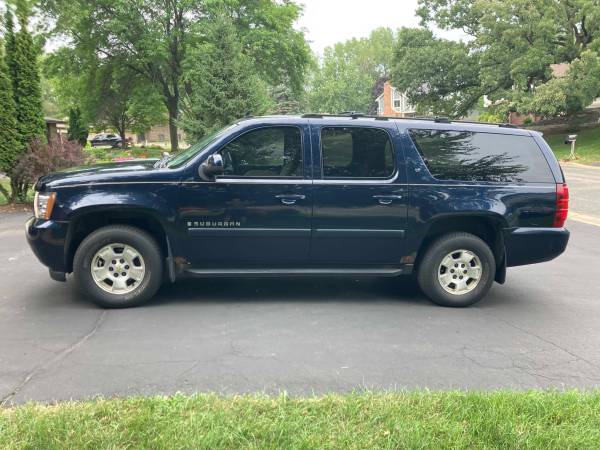 2007 Chevrolet Suburban 1500 LT 4x4 Automatic — photo 3