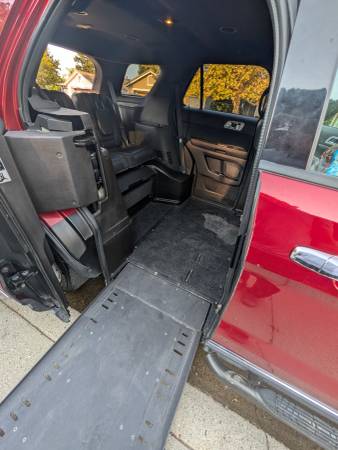 2015 Ford Explorer XLT 4dr 4x4 Automatic — photo 9