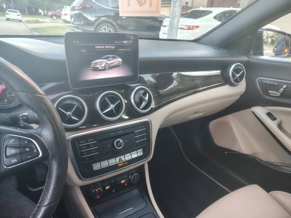 2018 Mercedes-Benz CLA 250 Base — photo 8