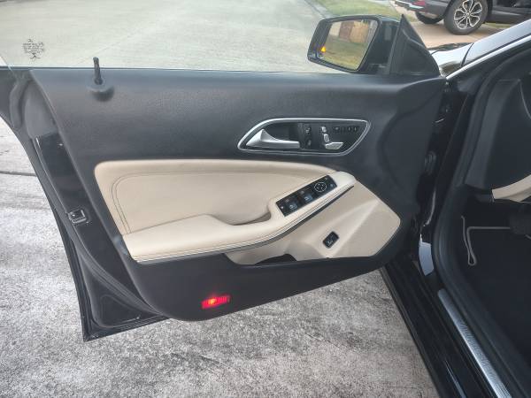 2018 Mercedes-Benz CLA 250 Base — photo 11