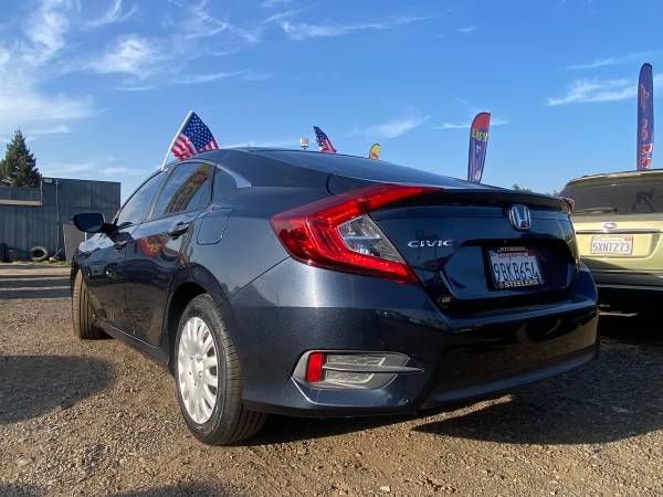 2017 Honda Civic LX 4dr Hatchback CVT — photo 8