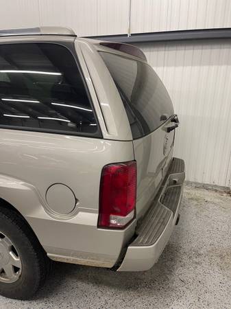 2005 Cadillac Escalade Base 4x2 Automatic — photo 3