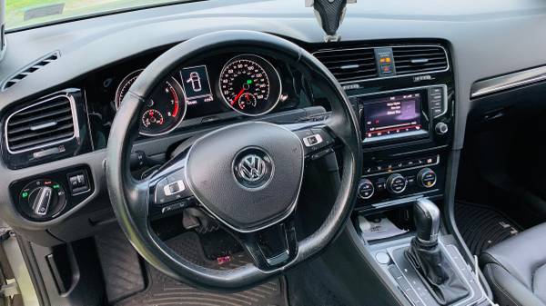 2015 Volkswagen Golf TDI SEL 4-Door — photo 12