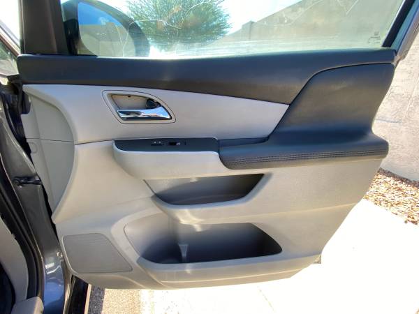 2016 Honda Odyssey LX Passenger Van Automatic — photo 12