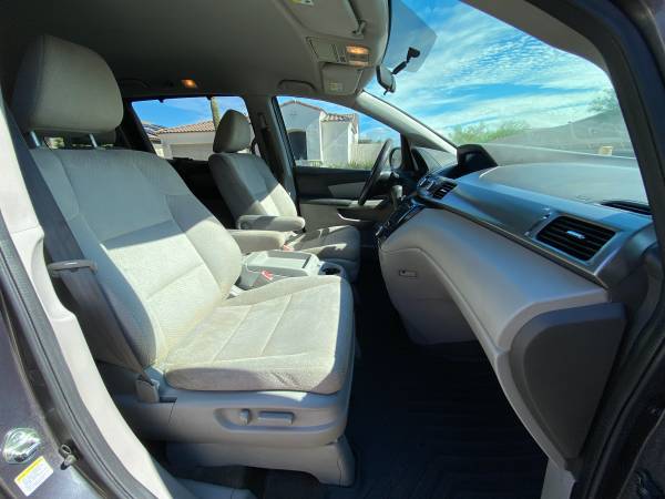 2016 Honda Odyssey LX Passenger Van Automatic — photo 10