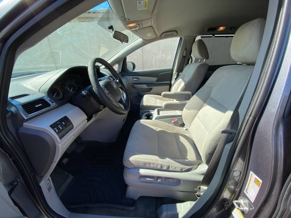 2016 Honda Odyssey LX Passenger Van Automatic — photo 7