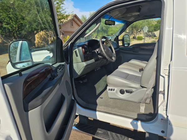 2007 Ford F 350 Lariat 4x4 SD Super Cab 6.75 ft. box 142 in. WB SRW Manual — photo 11