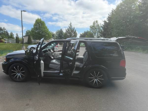 2004 Lincoln Navigator Base 4x4 Automatic — photo 12