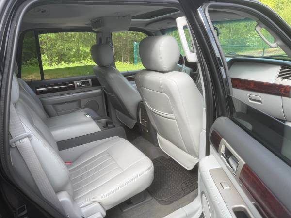 2004 Lincoln Navigator Base 4x4 Automatic — photo 10