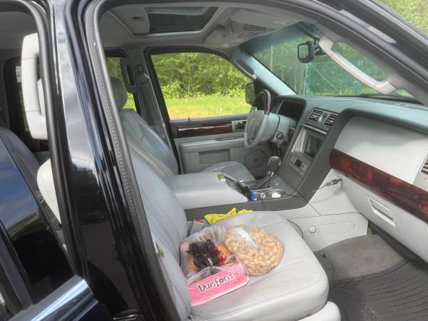 2004 Lincoln Navigator Base 4x4 Automatic — photo 9