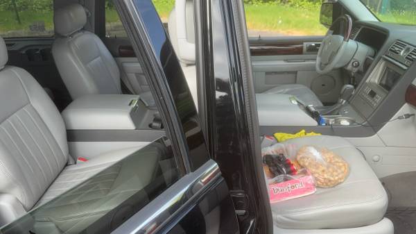 2004 Lincoln Navigator Base 4x4 Automatic — photo 8