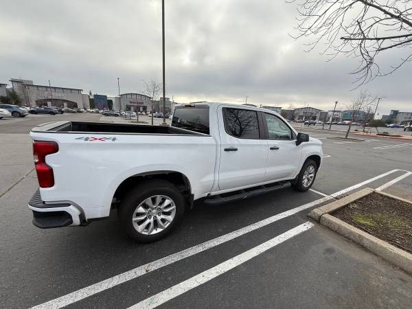 2024 Chevrolet Silverado 1500 Custom — photo 2