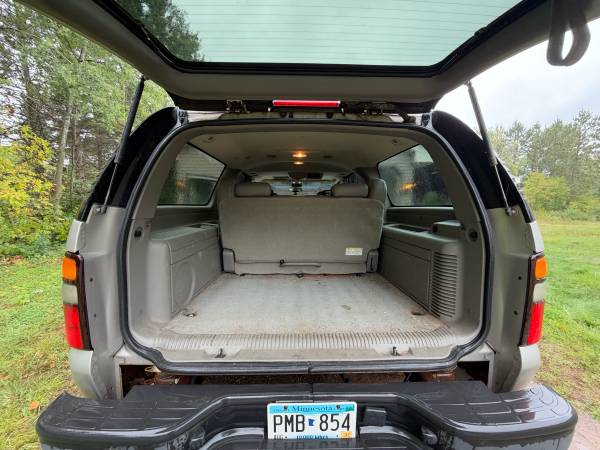 2004 Chevrolet Suburban 2500 LS 4x2 Automatic — photo 11