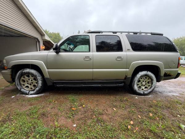 2004 Chevrolet Suburban 2500 LS 4x2 Automatic — photo 2