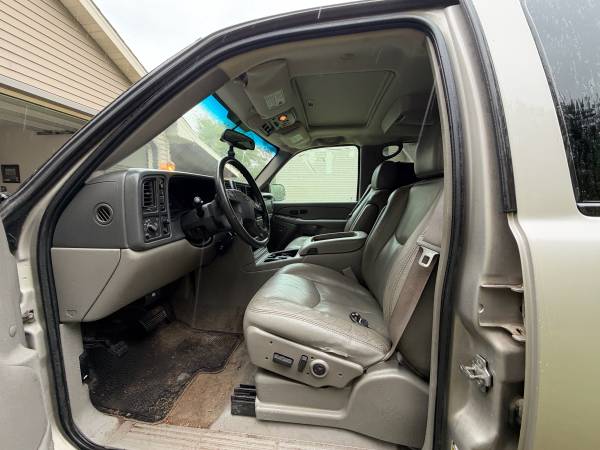 2004 Chevrolet Suburban 2500 LS 4x2 Automatic — photo 8