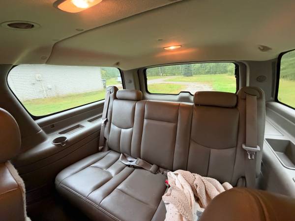 2004 Chevrolet Suburban 2500 LS 4x2 Automatic — photo 10
