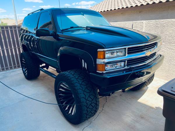 1996 Chevrolet Tahoe LT 2dr SUV — photo 2