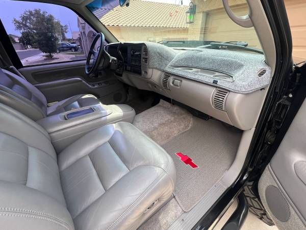 1996 Chevrolet Tahoe LT 2dr SUV — photo 3