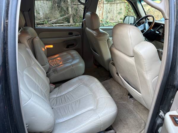 2002 Chevrolet Suburban 2500 LT 4dr 4x2 Automatic — photo 5