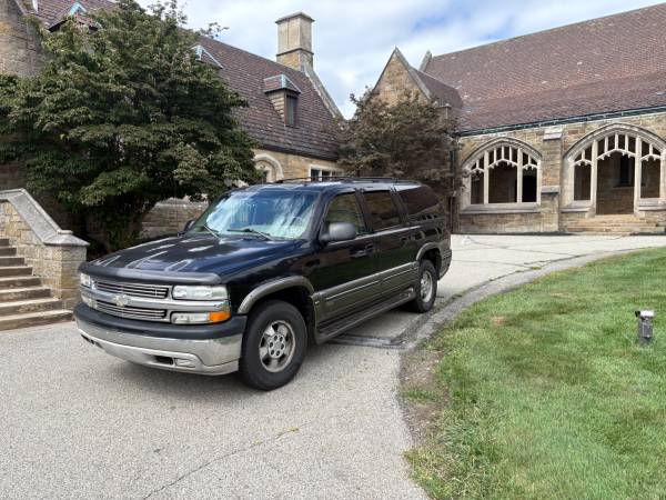 2002 Chevrolet Suburban 2500 LT 4dr 4x2 Automatic — photo 3