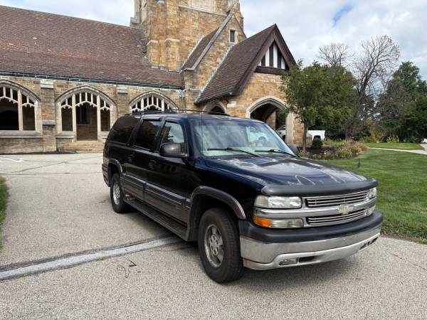 2002 Chevrolet Suburban 2500 LT 4dr 4x2 Automatic — photo 1
