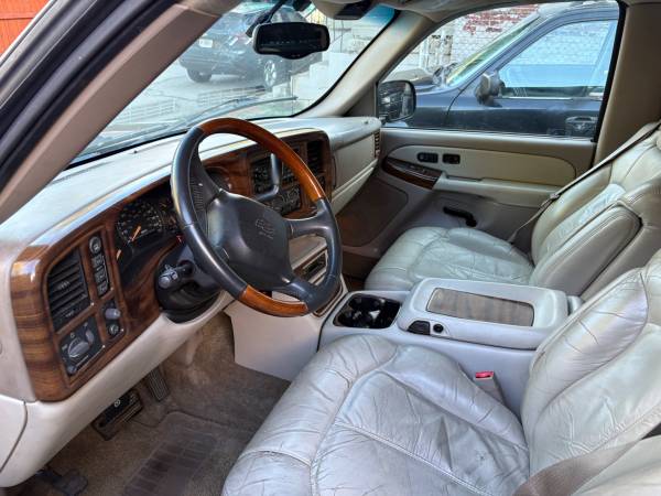 2002 Chevrolet Suburban 2500 LT 4dr 4x2 Automatic — photo 4