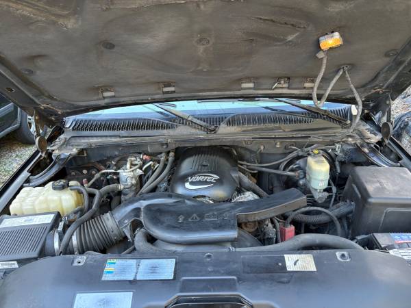2002 Chevrolet Suburban 2500 LT 4dr 4x2 Automatic — photo 11
