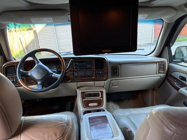 2002 Chevrolet Suburban 2500 LT 4dr 4x2 Automatic — photo 8