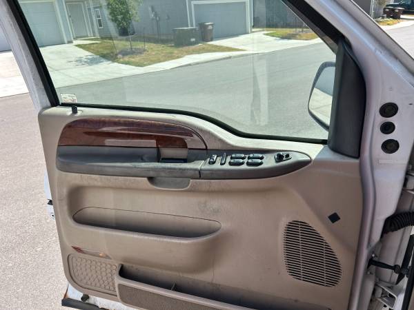 2002 Ford E 350 Super Duty XL Wagon Automatic — photo 3