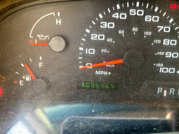 2002 Ford E 350 Super Duty XL Wagon Automatic — photo 5