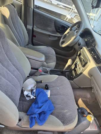 2002 Chevrolet Malibu LS 4dr Sedan Automatic — photo 5