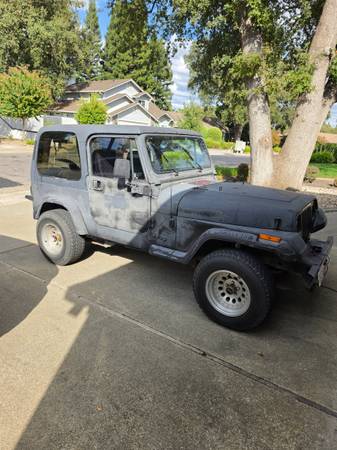1993 Jeep Wrangler Base 2dr 4WD SUV — photo 4