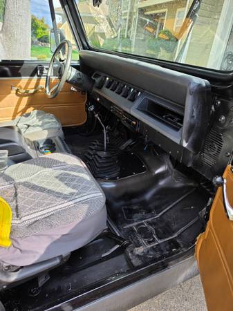 1993 Jeep Wrangler Base 2dr 4WD SUV — photo 6