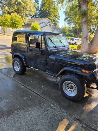 1993 Jeep Wrangler Base 2dr 4WD SUV — photo 2