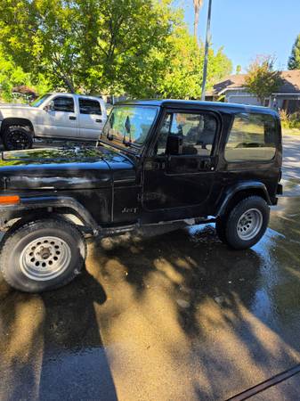 1993 Jeep Wrangler Base 2dr 4WD SUV — photo 1