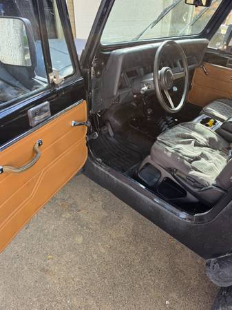 1993 Jeep Wrangler Base 2dr 4WD SUV — photo 8
