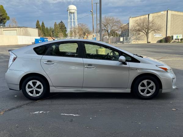 2012 Toyota Prius Two — photo 4