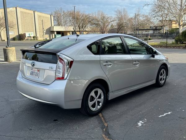 2012 Toyota Prius Two — photo 5