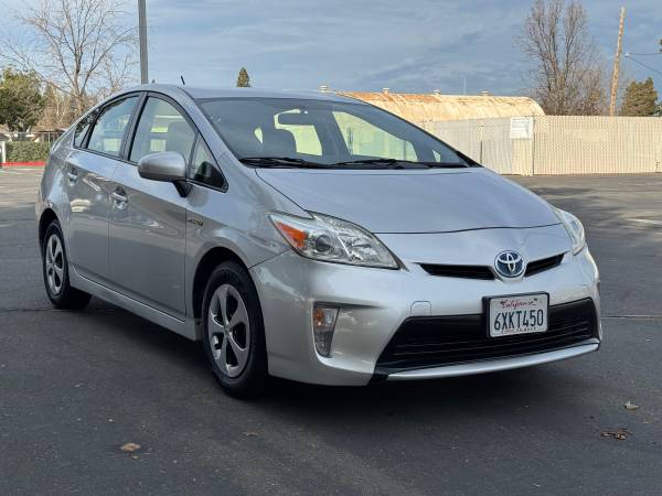 2012 Toyota Prius Two — photo 2