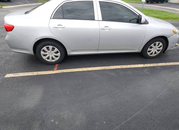 2009 Toyota Corolla LE 4dr Sedan Automatic — photo 4