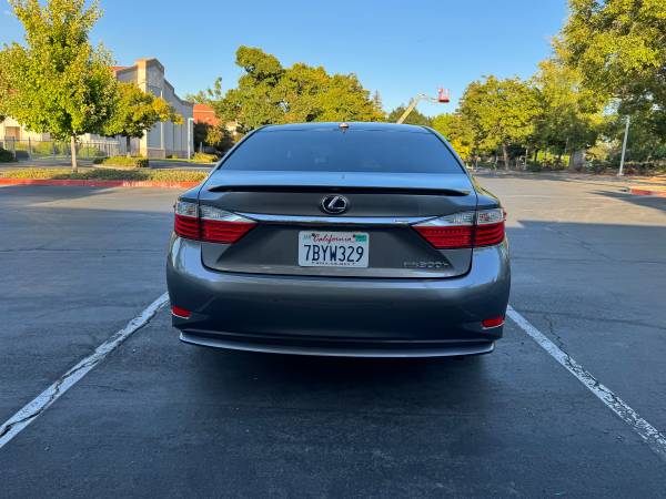 2014 Lexus ES 300h Base — photo 4
