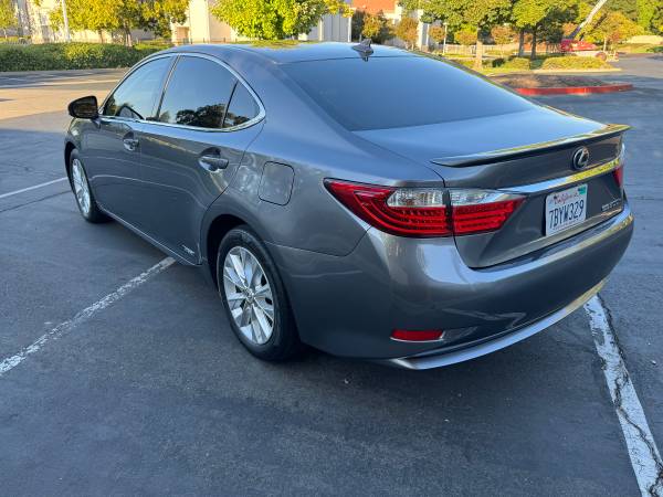 2014 Lexus ES 300h Base — photo 10