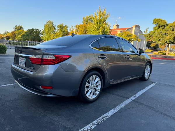 2014 Lexus ES 300h Base — photo 5