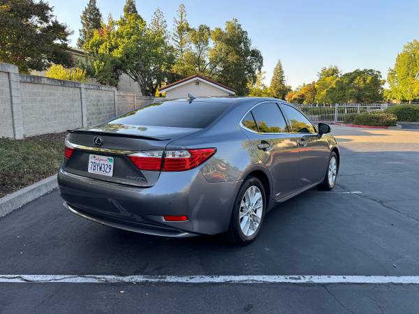 2014 Lexus ES 300h Base — photo 12