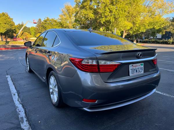 2014 Lexus ES 300h Base — photo 3