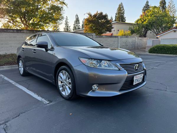 2014 Lexus ES 300h Base — photo 6