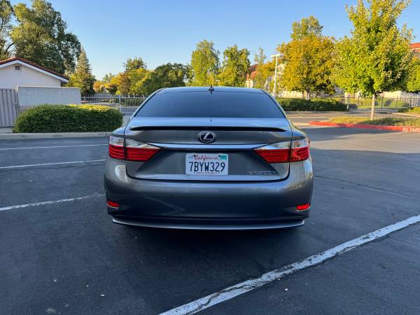 2014 Lexus ES 300h Base — photo 11