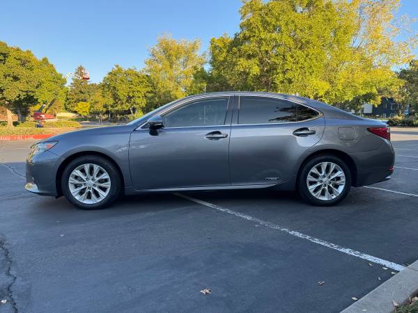2014 Lexus ES 300h Base — photo 9