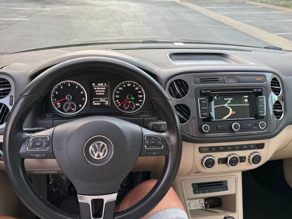 2013 Volkswagen Tiguan SEL — photo 2